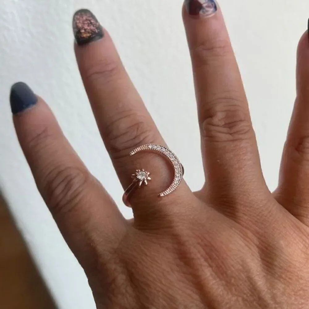 The On trend stellar Sterling Silver adjustable ring